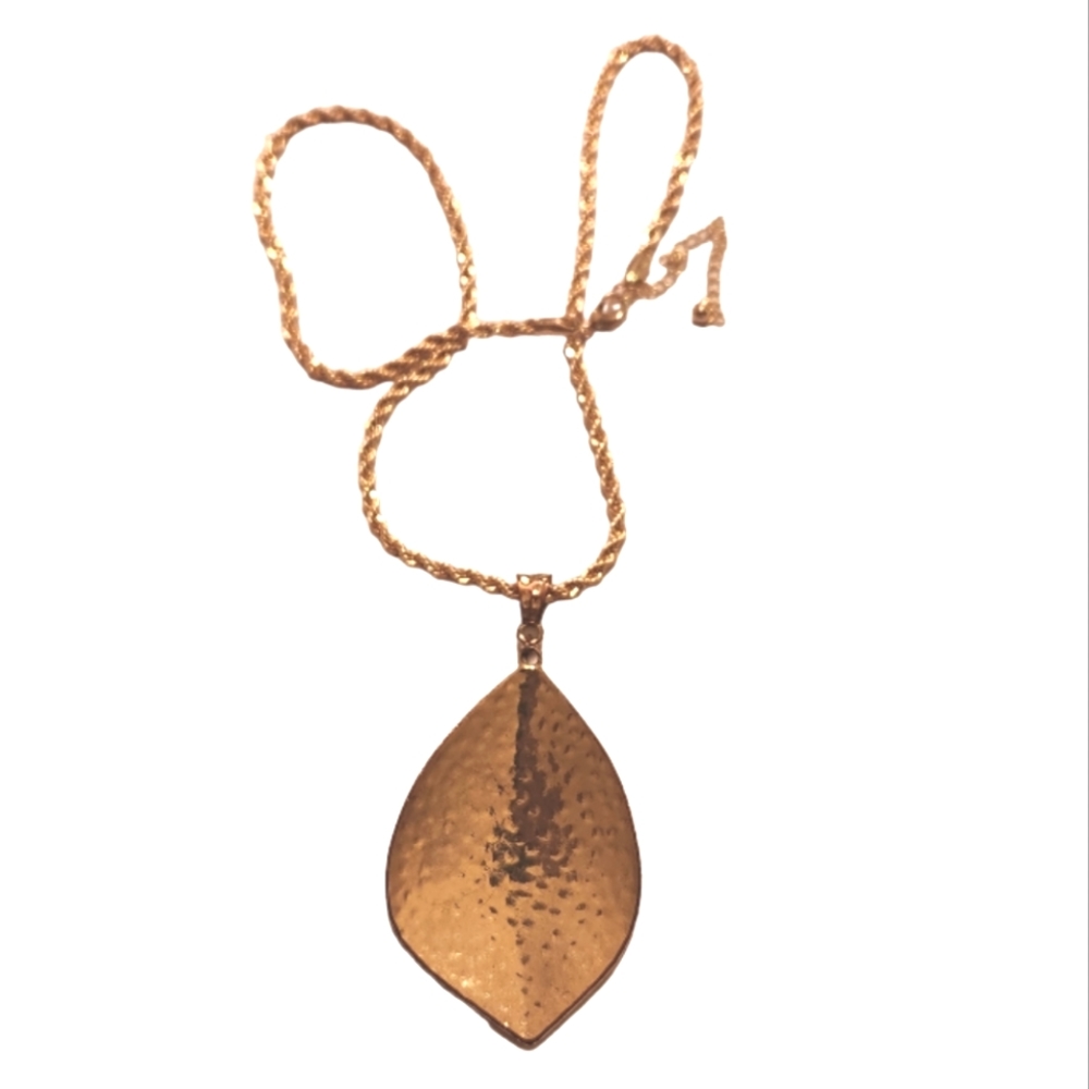 Gold hammered fashion leaf on rope chain